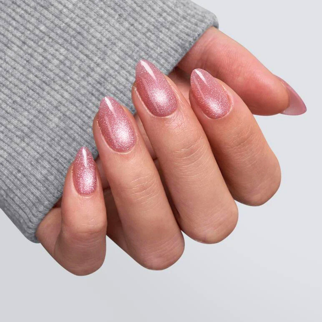 Hoe blijven press-on nails langer zitten? Maximaal kunnen genieten van je plaknagels