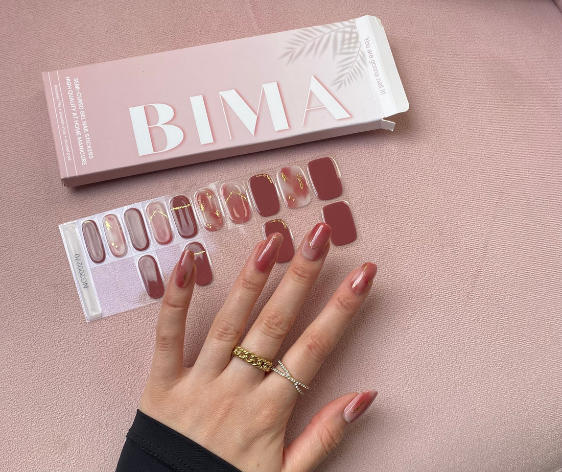 Gellakstickers bieden meer voordeel dan gellak bij een nagelsalon, bespaart kosten, minder schadelijk, tijdsbesparend en meer