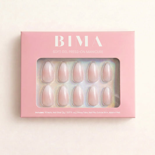 packshot van de babyboom almond press-on nagels van bima nails