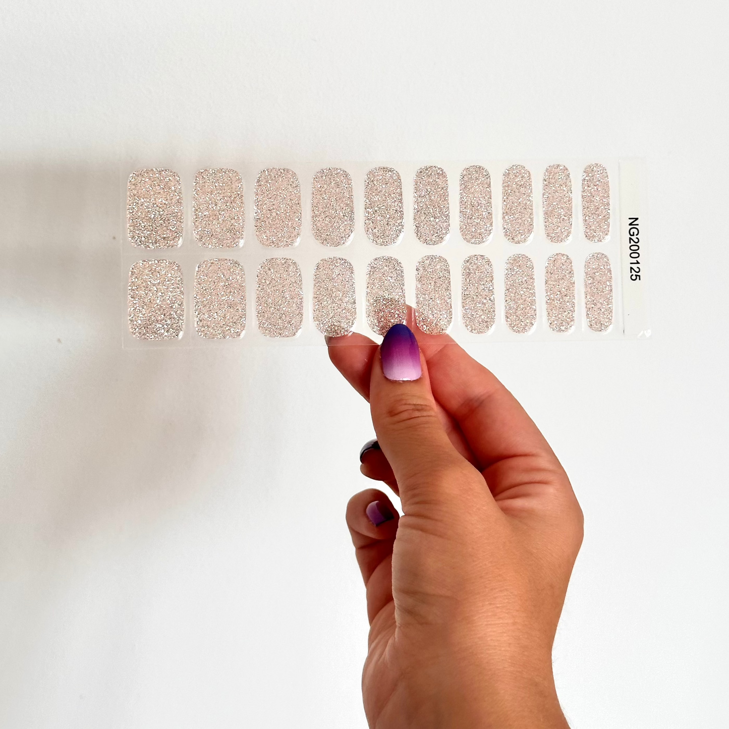 Nude gel nagelstickers met glitters 