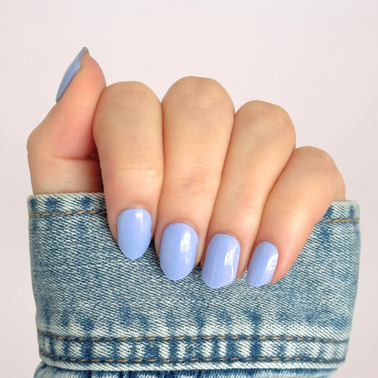 Effen periwinkle (blauw - lavendel kleurige) gellaksticker met hele subtiele glitter