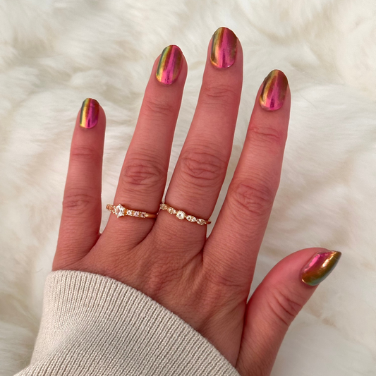 Roze holografische gellakstickers met groenige kleurverschuiving en chrome finish 
