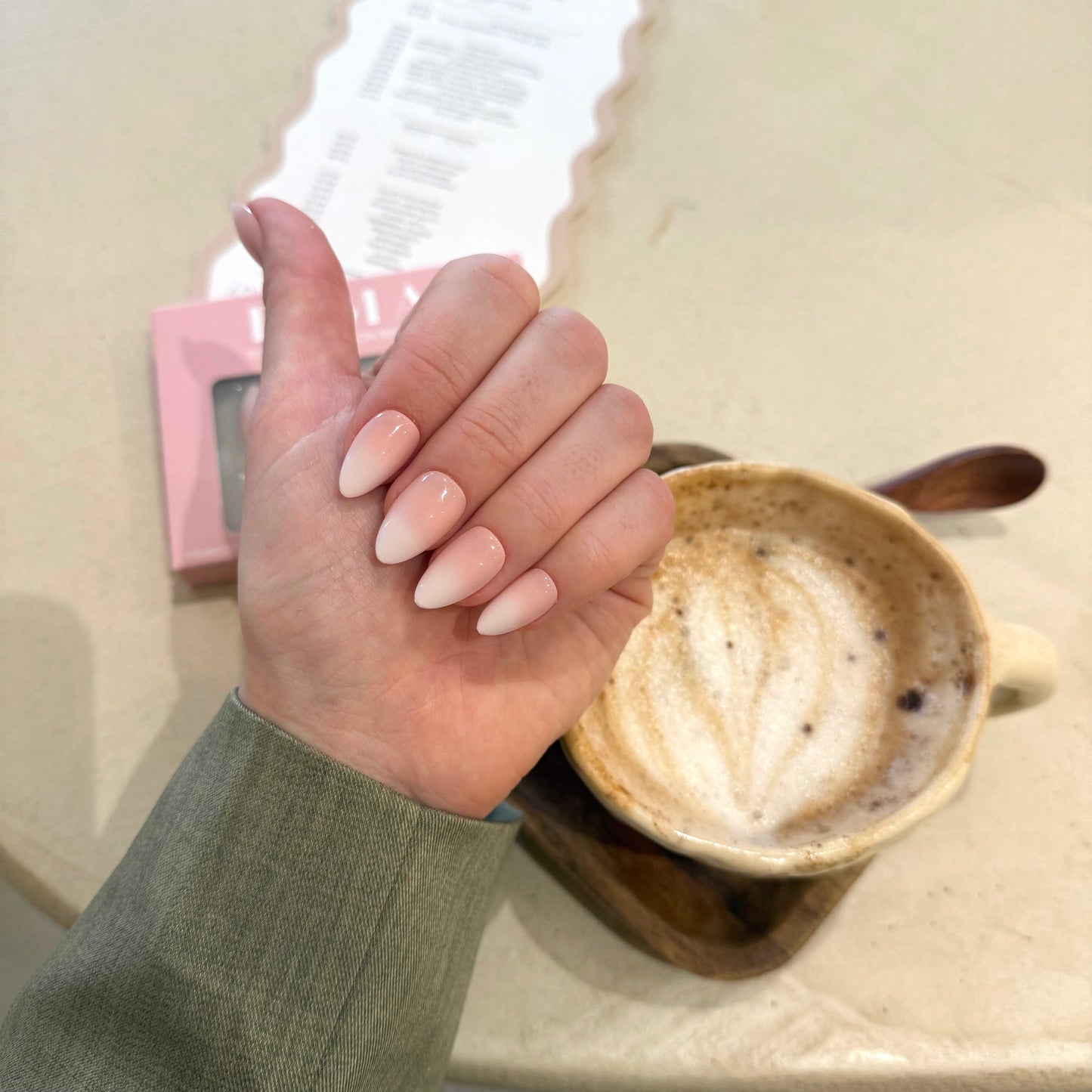 Babyboom almond press-on nails van BIMA Nails