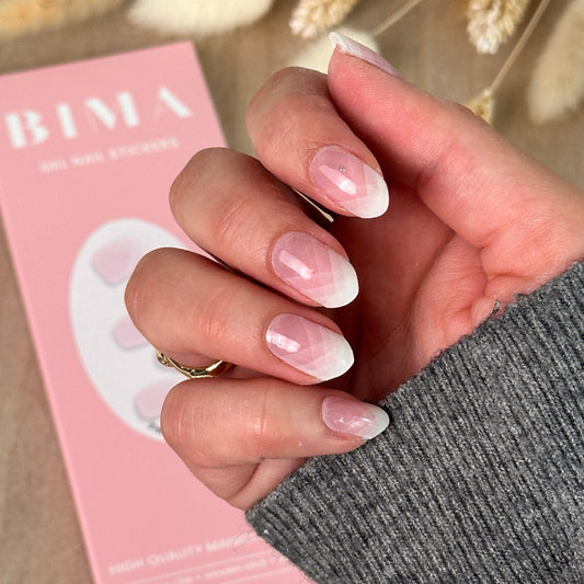 Gellakstickers in een soort french manicure met ombre effect