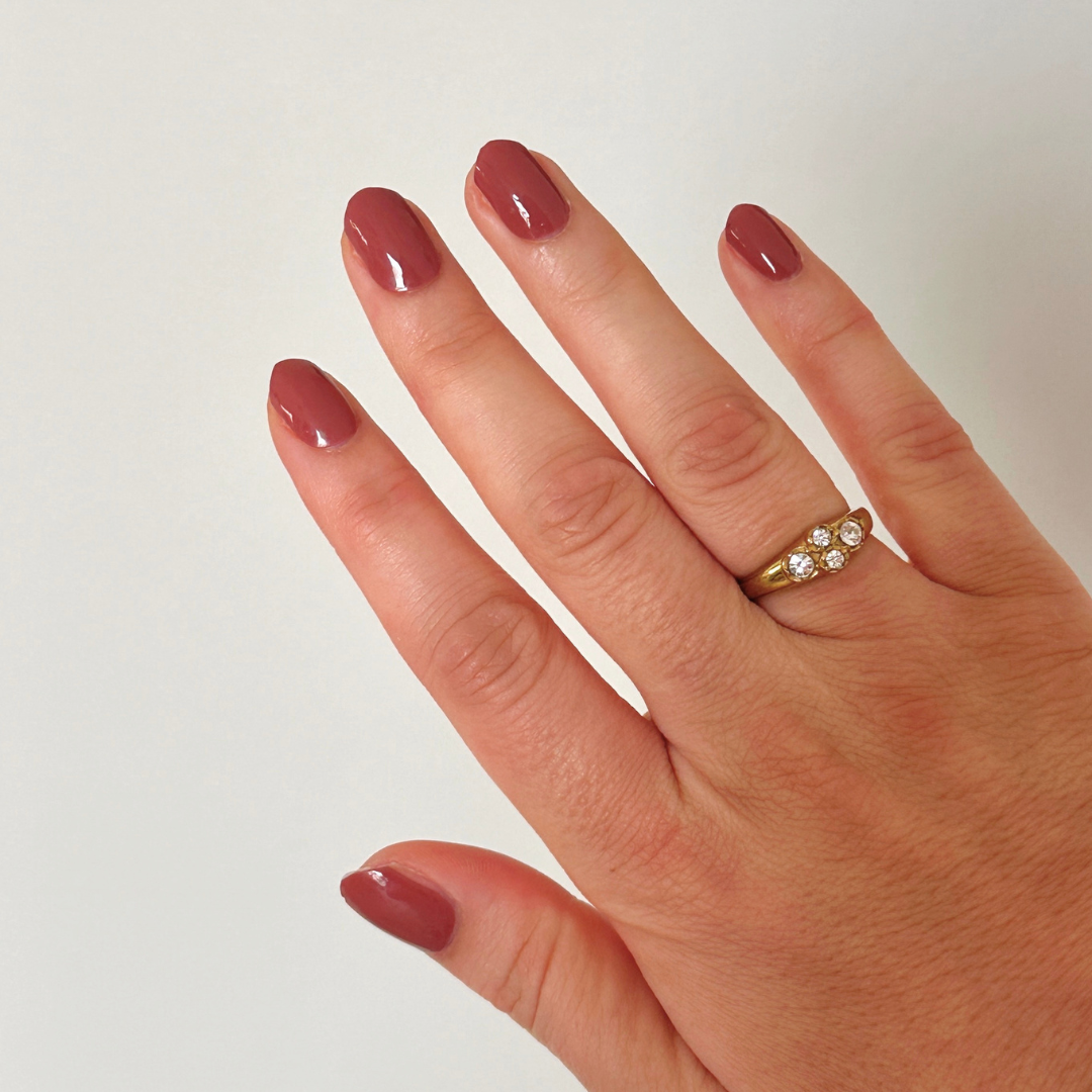 Een prachtige warme, diepe, bruine/teraccotta effen kleur gel nagel sticker van BIMA Nails