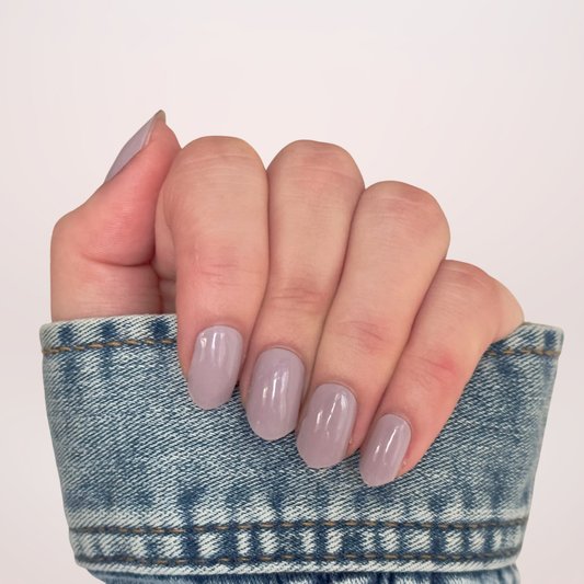 Mauve Madness mauve gellakstickers manicure op korte ronde nagels