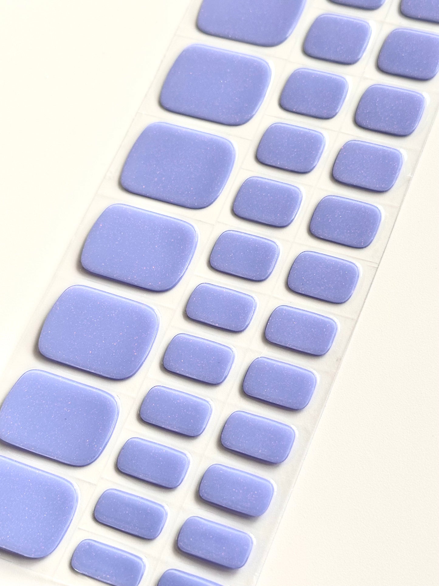 Lila paarse (periwinkle) gellakstickers voor je teennagels